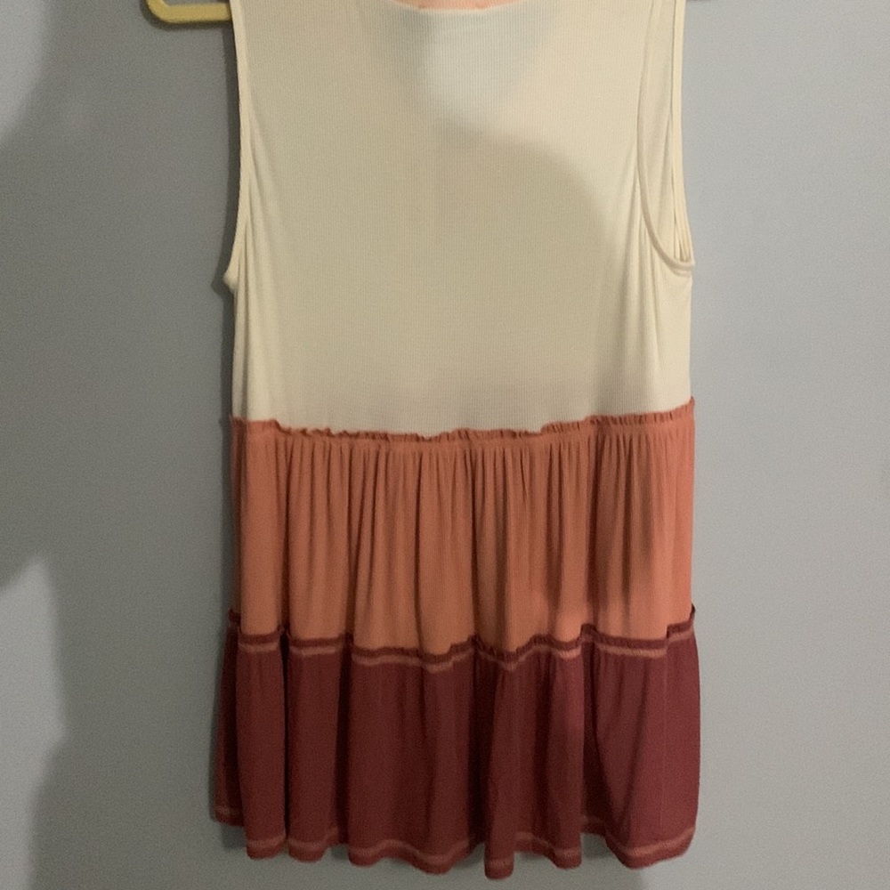 Hem & Thread Colorblock Tank - Picture 2 of 3